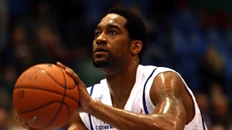 לי ניילון במדי בני השרון