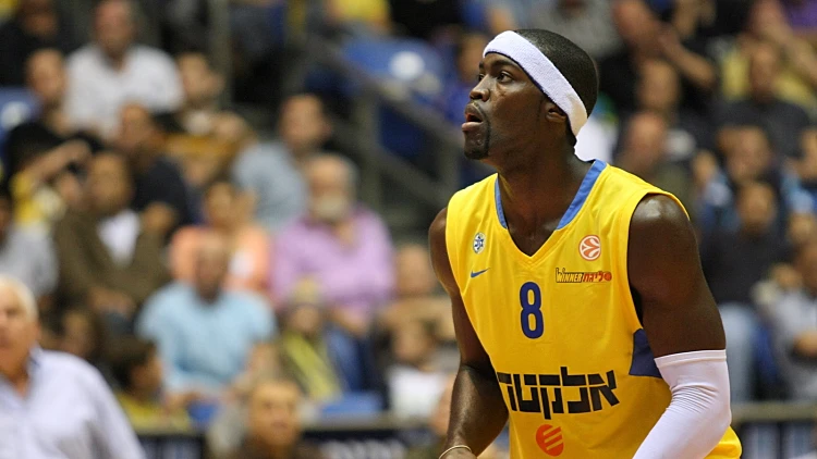 פרקינס במהלך משחק של מכבי ת"א