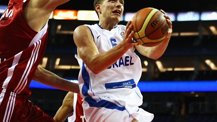 גל מקל במדי נבחרת ישראל