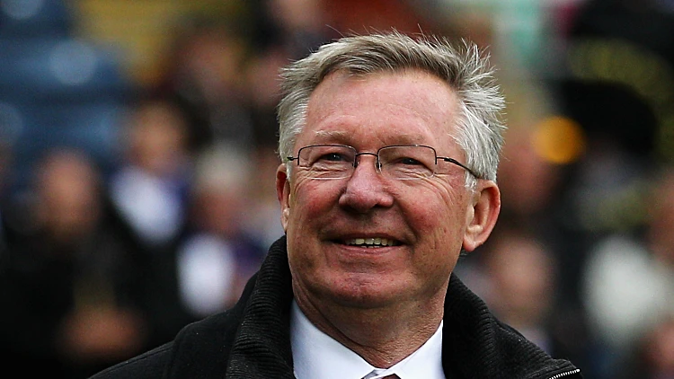 סר אלכס פרגוסון מחייך