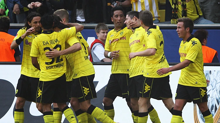 שחקני דורטמונד חוגגים ניצחון על נירנברג ואליפות