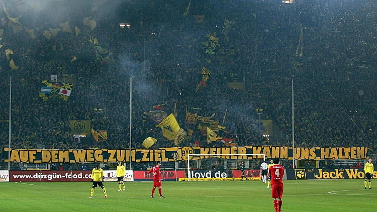 היציעים בדורטמונד בזמן משחק