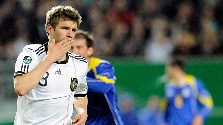 מולר במדי גרמניה חוגג שער