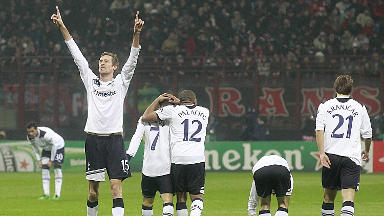 פיטר קראוץ' וחברים חוגגים את הניצחון על מילאן