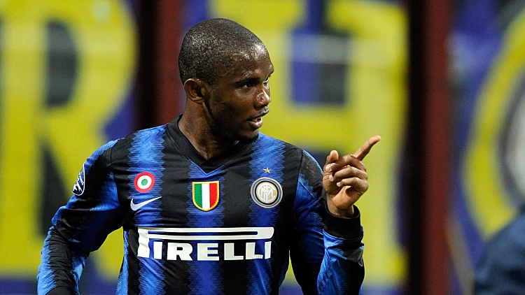 סמואל אטו חוגג במדי אינטר