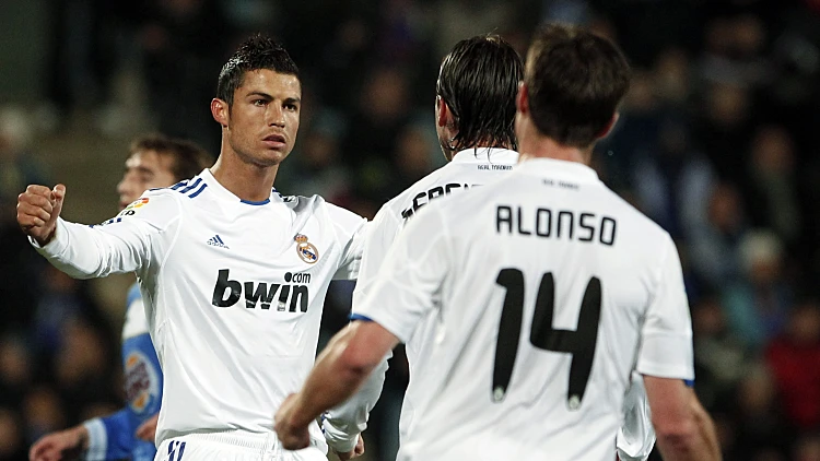 רונאלדו חוגג שער עם חברים