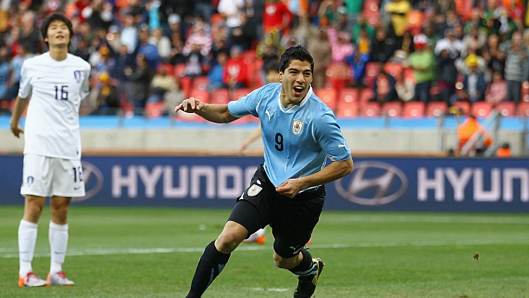 סוארז חוגג שער מול דר' קוריאה