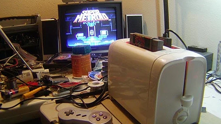 קונסולות מעוצבות: הסופר נינטנדו, אחת הקונסולות המוצלחות בהיסטוריה, מתארחת בתוך... טוסטר!