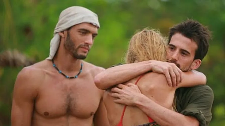 דן מנו ואושר מתחבקים ואיתי שטראוס עומד לידם, הישרדות 4 אולסטארס, פרק 8