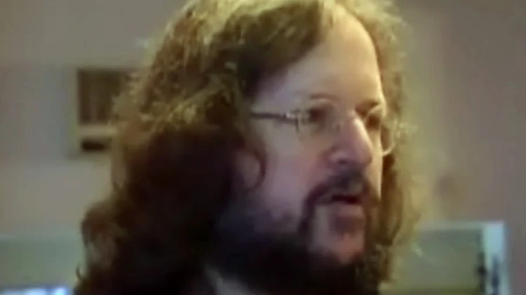 העיתונאי רון מיברג.