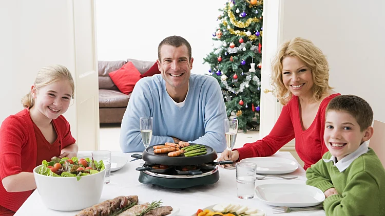 משפחה אוכלת