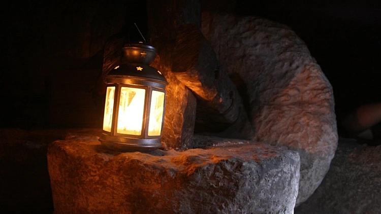 המלצה לטיול: ביקור לילי במערות אפלות