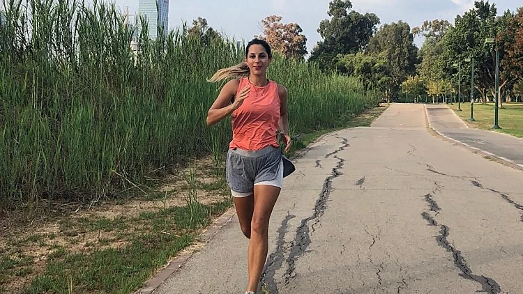 לרוץ בין הכרמים