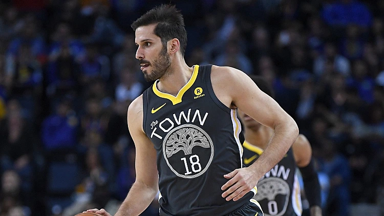 עמרי כספי במדי גולדן סטייט