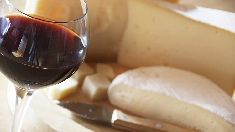 גבינות ויין