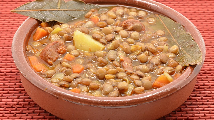 מרק עם שעועית