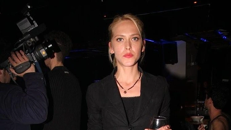 יאנה גור מסיבת פתיחת עונה2 לאהוב את אנה 16.2.09