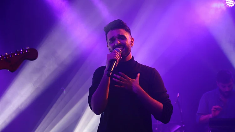 חן אהרוני במופע חדש