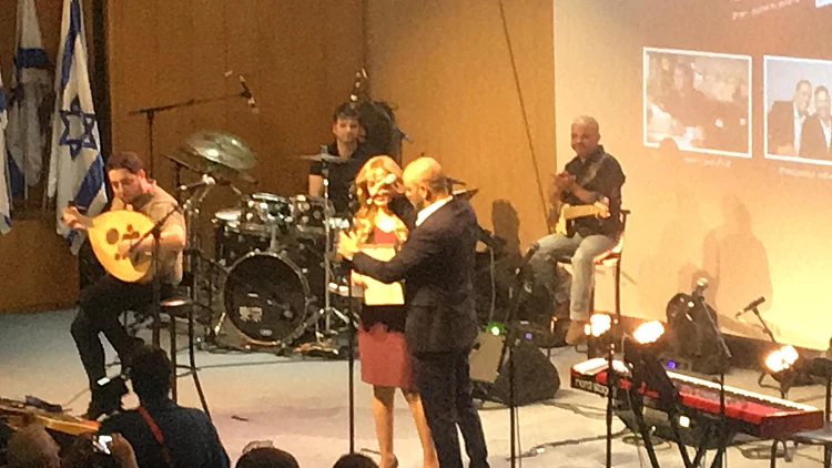 אייל גולן וחברת הכנסת נאווה בוקר