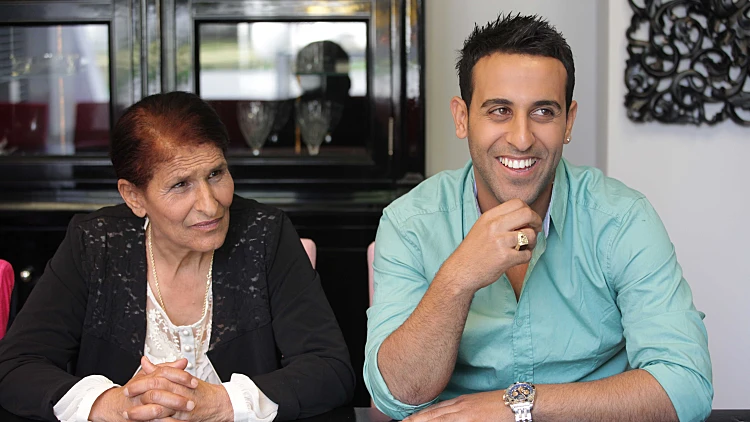 אמא ציפורה אמא של דודו אהרון מתוך הרווק 2