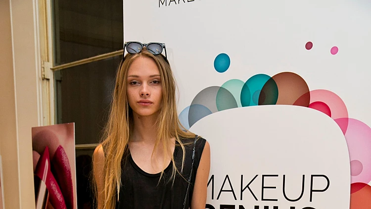 הלם: סתיו שטרסנקו מחליף את צבע השפתון