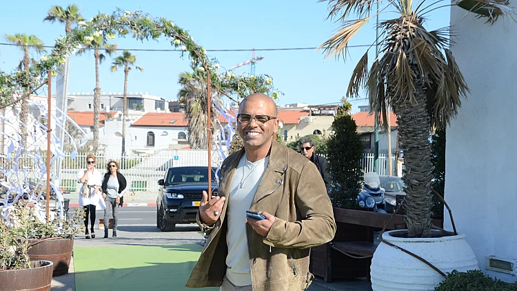 אייל גולן. מה אכפת לך איפה רוסלנה