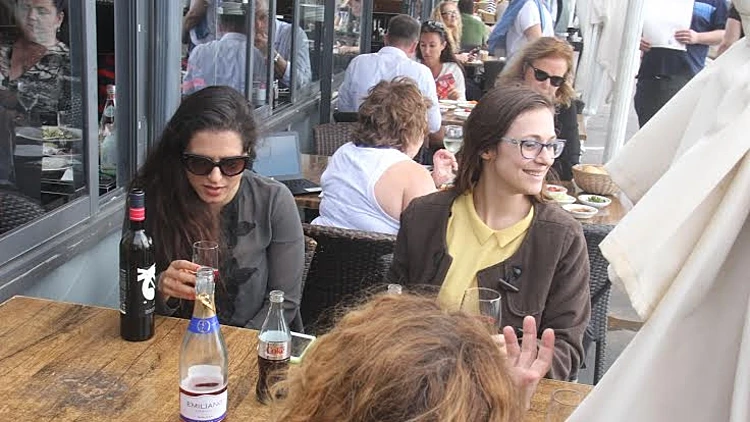 מירי מסיקה וקרן פלס. נו, לא נשאר כלום