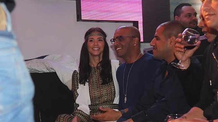 אייל גולן ורוסלנה.המארחים