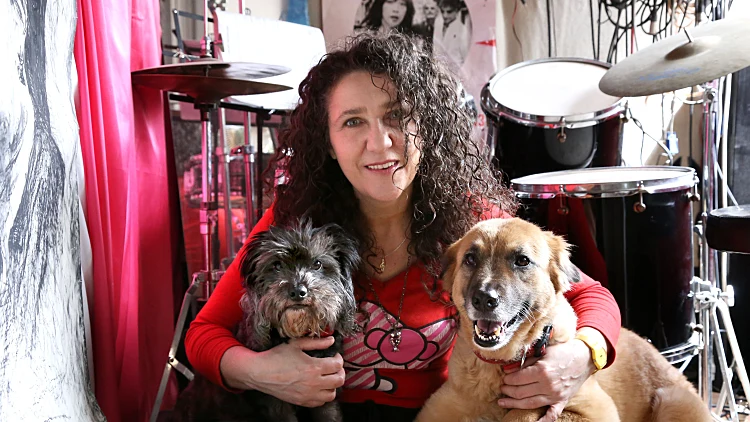 אלונה דניאל עם סמיילי וניקה