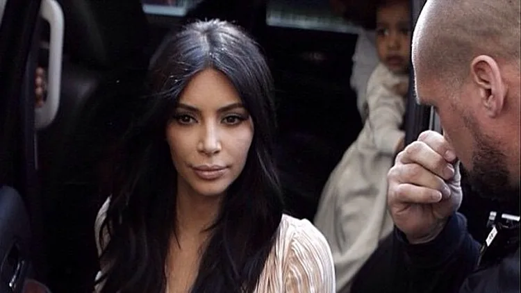 בכניסה לכנסיה הארמנית