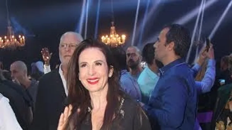 לאה שנירר. שחור זה השמח החדש