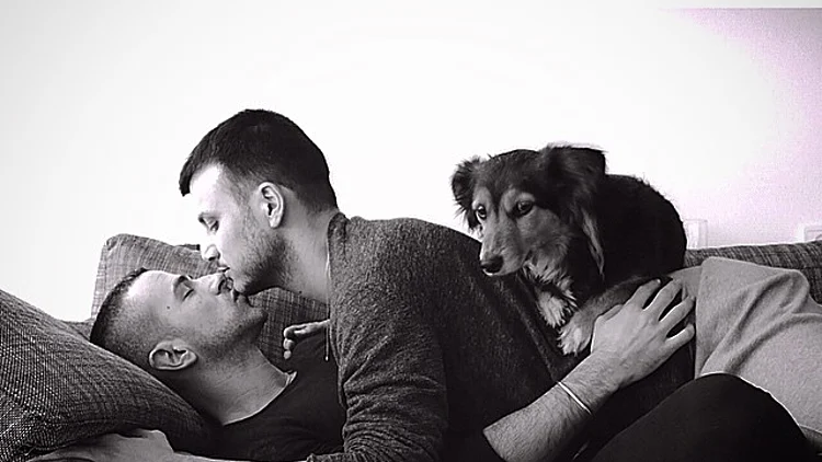 אסי עזר ואלברט. שוב פרובקציה, שוב נאצות, שוב לא אכפת להם. כבוד.