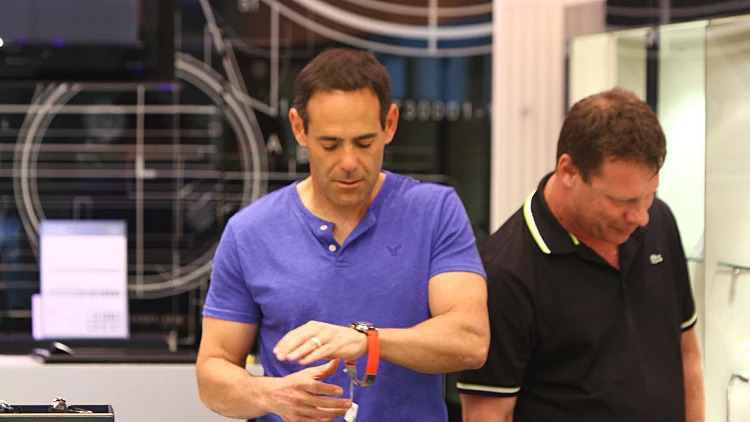 דני רופ רוכש שעון TISSOT