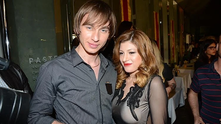 וובה והחברה שלו. שיהיה בשעה טובה