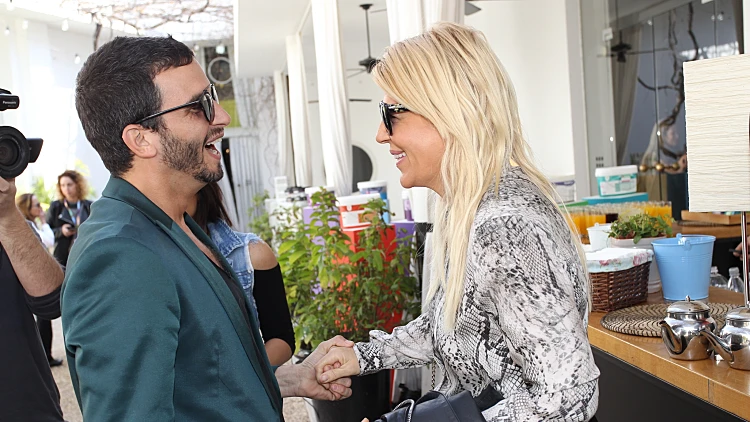 מושיק גלאמין וסנדרה רינגלר. לא הבדיחה על הבית הייתה גדולה