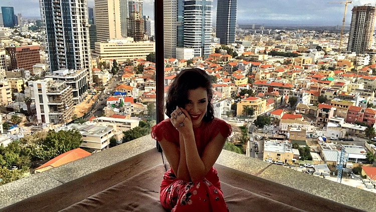 נטלי דדון.  אבל מי החתן המאושר?