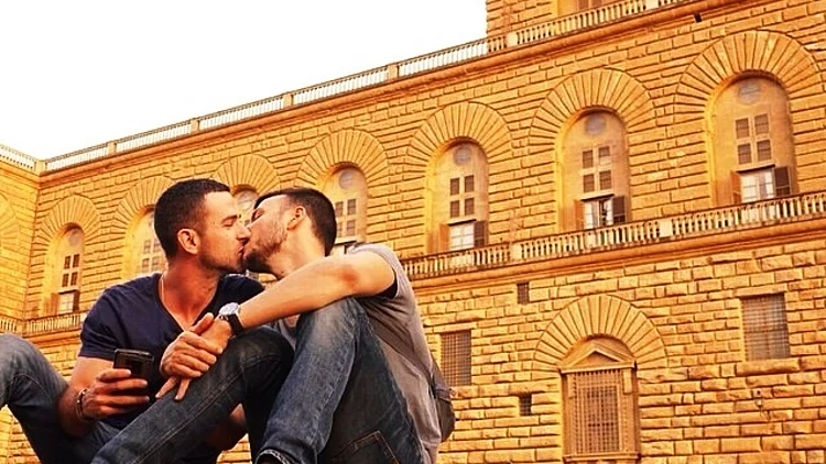 אסי עזר ובן זוגו