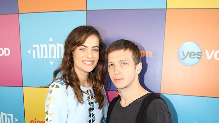 דר זוזובסקי ולי בירן.אז מה אם היא גבוהה יותר בראש והוא בכלל לבוש בשמלה??