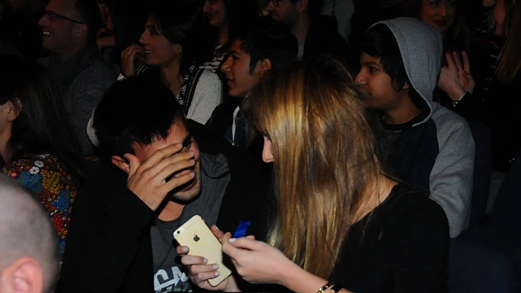 אלין לוי ובן הזוג המסתורי. אל תסתיר את הפנים- מה אתה מתבייש בי?