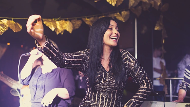 שרית אביטן במסיבה במגדלנה