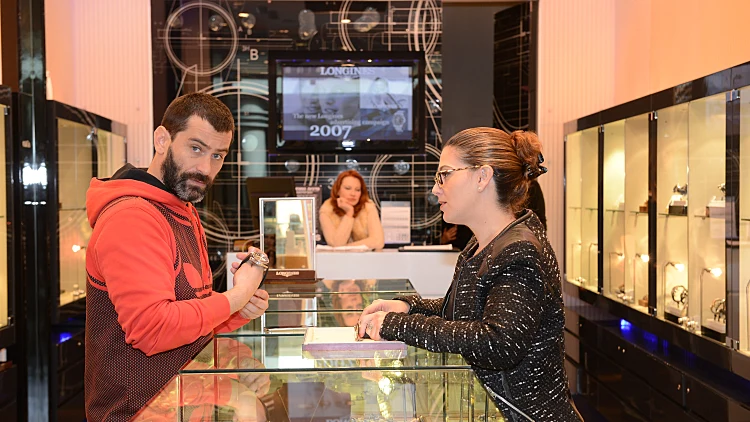 יהודה לוי רוכש שעון