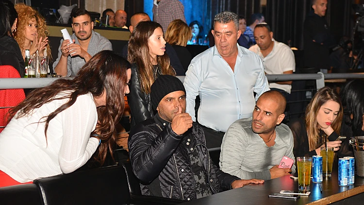 אייל גולן IN אילנית לוי OUT