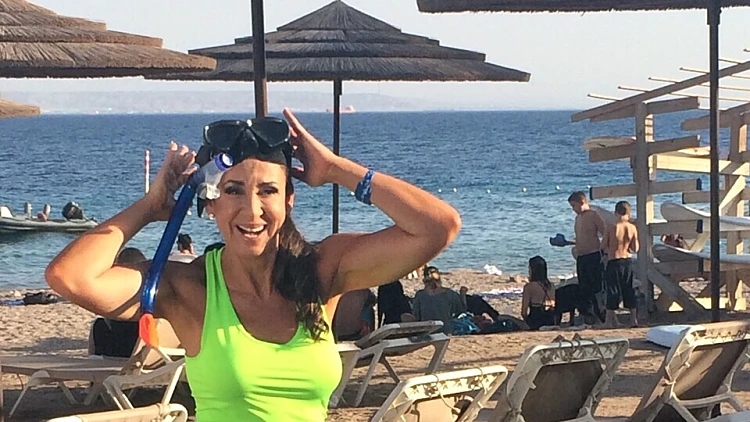 לאה שנירר בקמפיין ליו קורל ביץ'