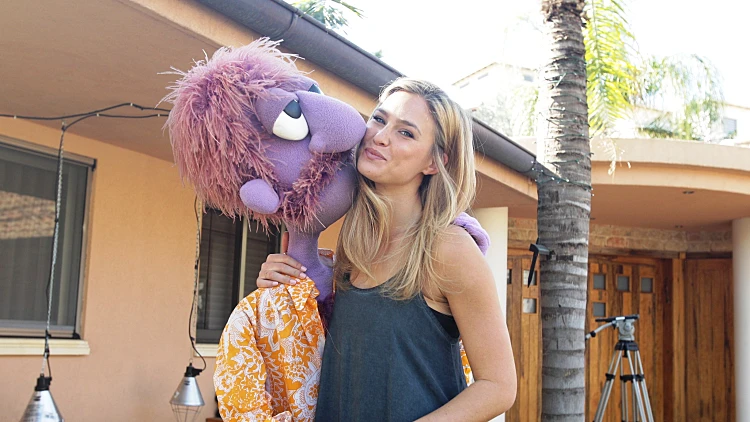 לוהט: בר רפאלי ורד אורבך מחליפים כדורי צמר