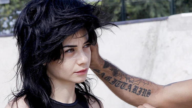 שומו שמיים: נינט טייב שוב צבעה את השיער!