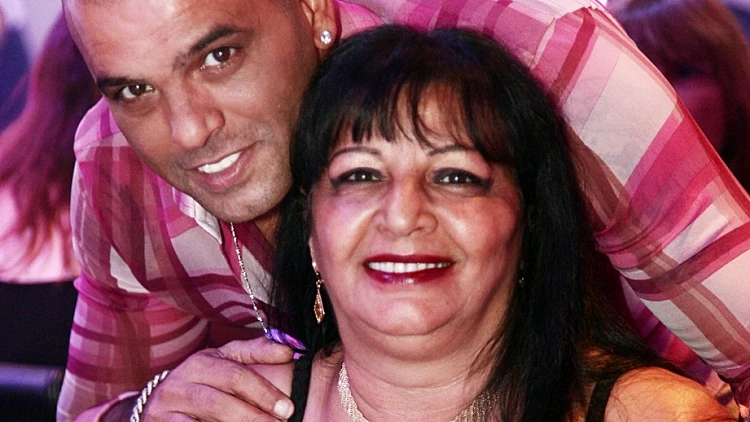 אמא יקרה לו: אייל גולן מפתיע את אמו