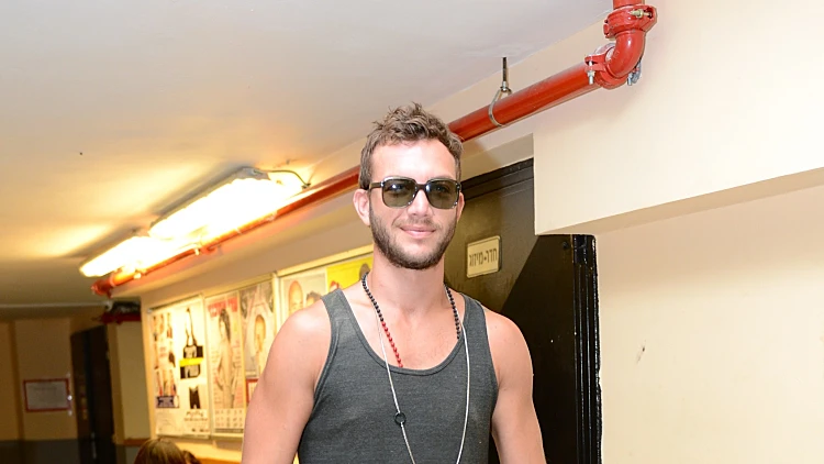 עוז זהבי בהרמת כוסית לכבוד צילומי זגורי אימפריה