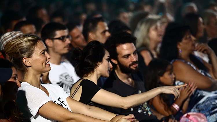 הופעה אייל גולן קיסריה