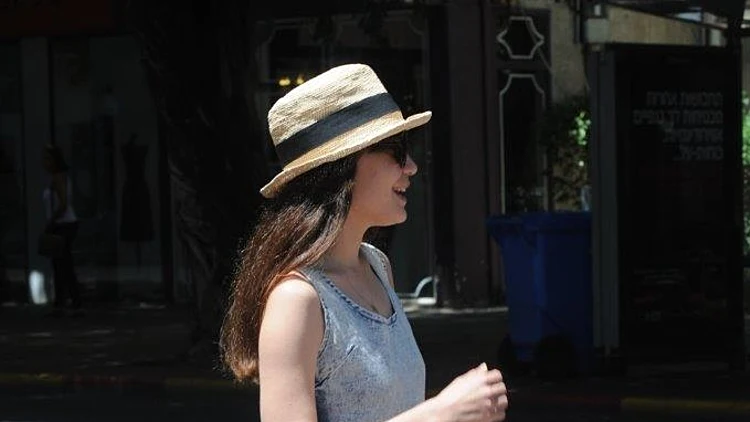 נטע גרטי עושה מניקור ופדיקור