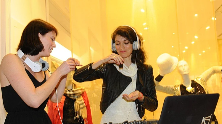 פתיחת  "FOREVER YOUNG" בקניון פתח תקוה